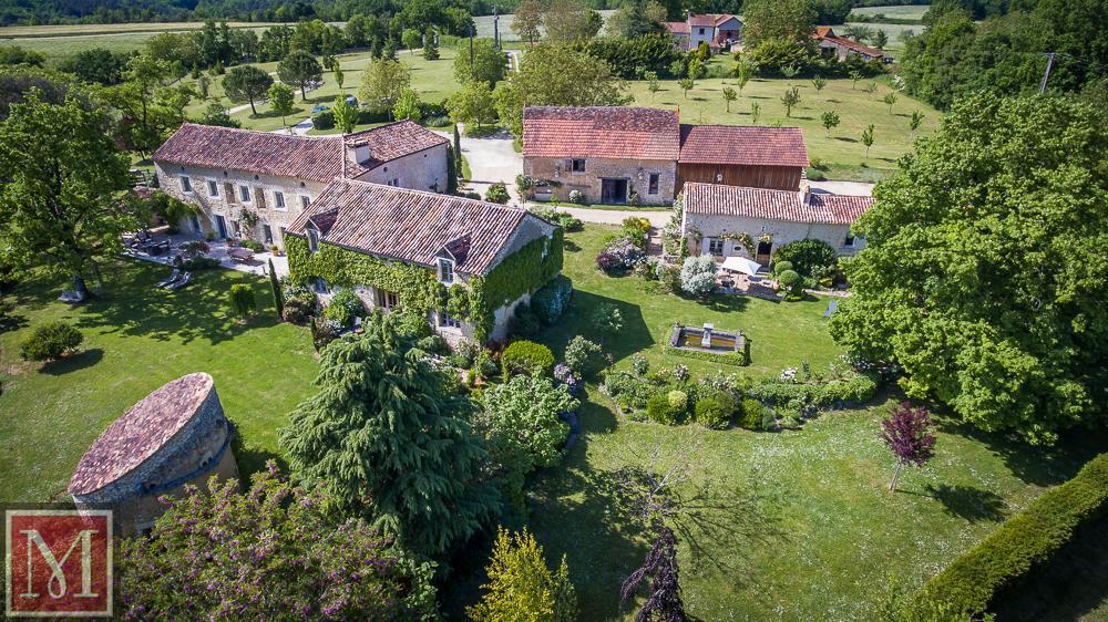 Le Manoir De Beauregard Bed & Breakfast Clermont-de-Beauregard Exterior photo